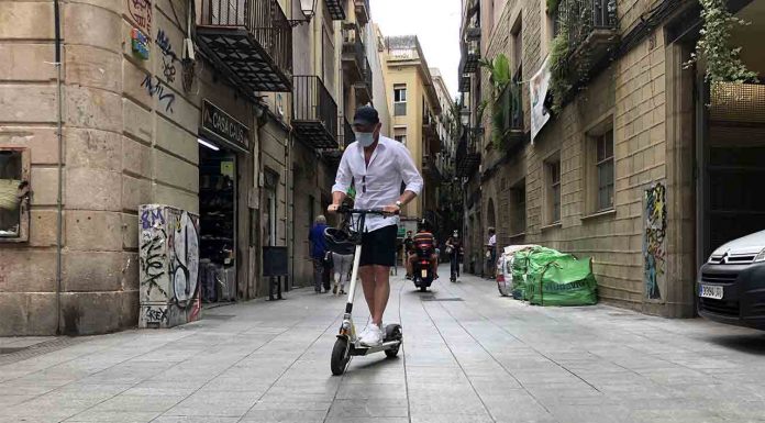 Campaña para sensibilizar a los usuarios de patinetes en Ciutat Vella Campaña para sensibilizar a los usuarios de patinetes en Ciutat Vella