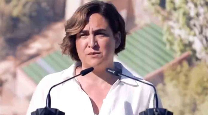 Colau pide a Europa una norma para los VTC en las áreas metropolitanas Colau pide a Europa una norma para los VTC en las áreas metropolitanas