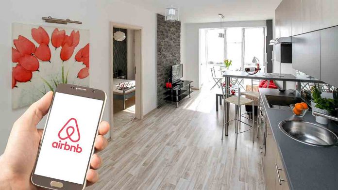 Barcelona exige a Airbnb retirar más de 4.100 anuncios de habitaciones turísticas