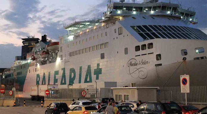 Detienen por secuestro de su hijo a una mujer en el Puerto de Barcelona Detienen por secuestro de su hijo a una mujer en el Puerto de Barcelona