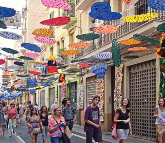 La Fiesta Mayor de Gràcia vuelve a engalanar sus calles La Fiesta Mayor de Gràcia recupera la normalidad con más de 900 actividades