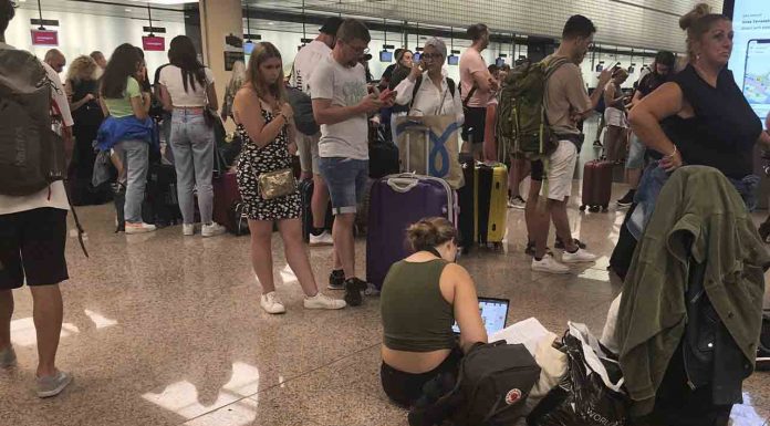 Los tripulantes de Easyjet se suman a la huelga de Ryanair este fin de semana Los tripulantes de Easyjet se suman a la huelga de Ryanair este fin de semana