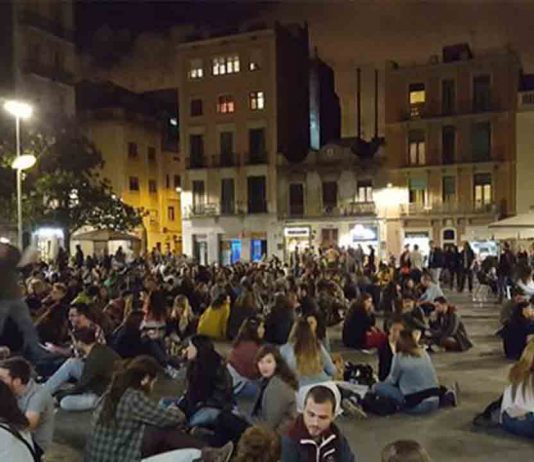 Los bares de Gràcia deberán de recoger más pronto sus terrazas El ruido en 11 espacios sensibles de Barcelona supera el límite permitido