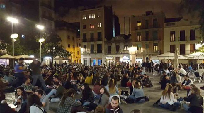 Los bares de Gràcia deberán de recoger más pronto sus terrazas El ruido en 11 espacios sensibles de Barcelona supera el límite permitido