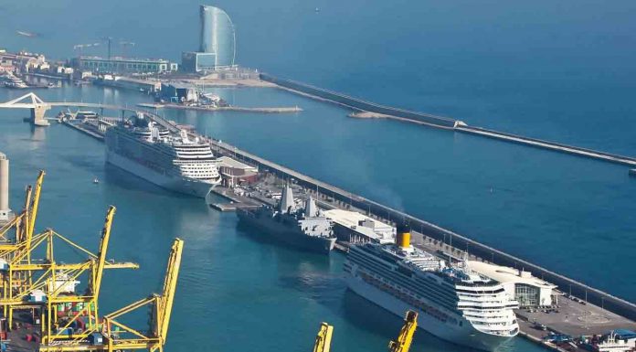 El Port de Barcelona convoca concurso para la construcción de la nueva terminal de cruceros El ayuntamiento realiza un informe para regular los cruceros en el Puerto de Barcelona
