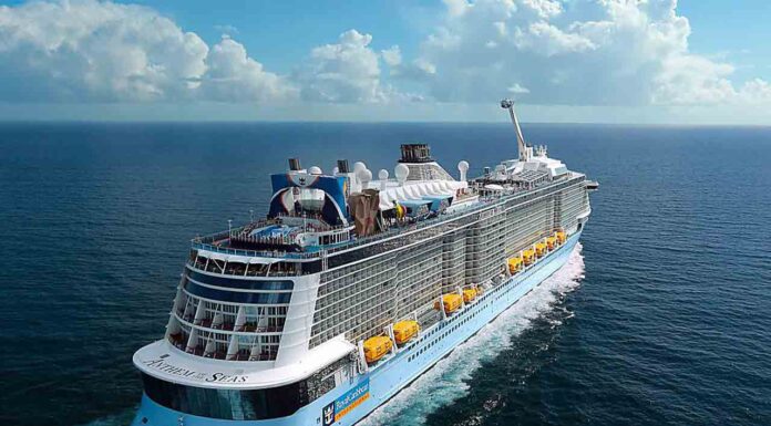 El crucero Anthem of the Seas pasará este domingo por Barcelona El crucero Anthem of the Seas pasará este domingo por Barcelona