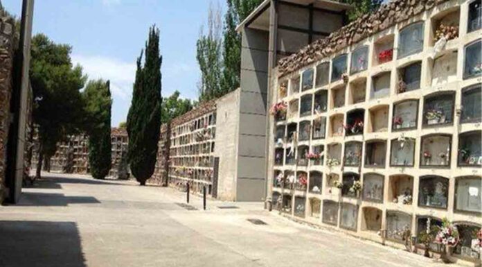 Cementeris de Barcelona despide a un trabajador por estafar a ocho familias Cementeris de Barcelona despide a un trabajador por estafar a ocho familias