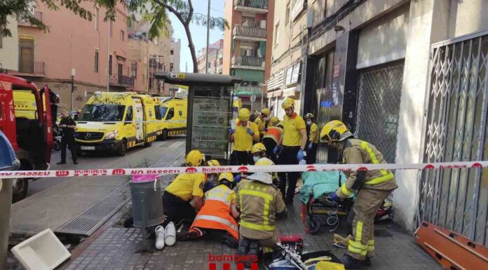 Dos menores heridos críticos por el incendio de un piso en Badalona Dos menores heridos críticos por el incendio de un piso en Badalona