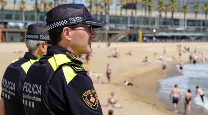 Detienen a un hombre por hacer tocamientos a mujeres en la playa Detienen a un hombre por hacer tocamientos a mujeres en la playa de Somorrostro