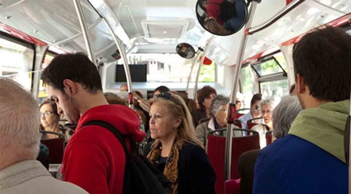 Denunciado un hombre por abusos sexuales al masturbarse en un bus Denunciado un hombre por abusos sexuales al masturbarse en un bus