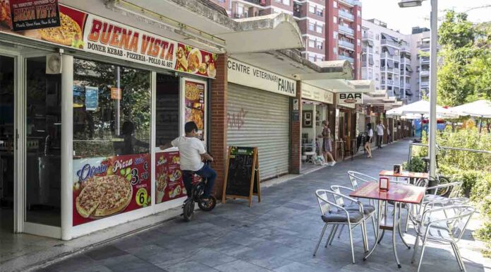 Sants-Montjuïc avanzará el cierre de las terrazas en los Jardins de la Mediterrània Sants-Montjuïc avanzará el cierre de las terrazas en los Jardins de la Mediterrània