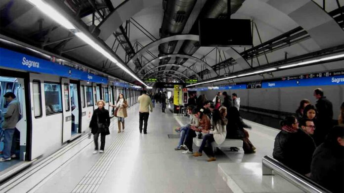 La línea 5 de metro recupera la normalidad del servicio después de las obras de este verano