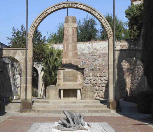 Barcelona sigue conservando el monumento franquista en Montjuïc Barcelona sigue conservando el monumento franquista en Montjuïc