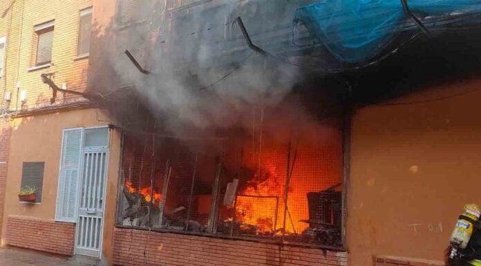 Un incendio en Sant Adrià de Besòs obliga a desalojar una residencia de mayores Un incendio en Sant Adrià de Besòs obliga a desalojar una residencia de mayores