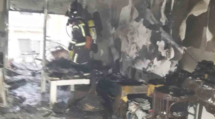 Un incendio en una vivienda de Guinardó deja a una mujer herida Un incendio en una vivienda de Guinardó deja a una mujer herida