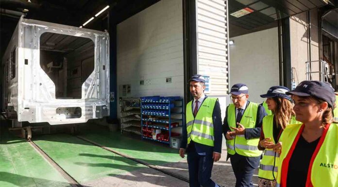 Diez trenes conectarán el centro de Barcelona con el aeropuerto cada 15 minutos Diez trenes conectarán el centro de Barcelona con el aeropuerto cada 15 minutos
