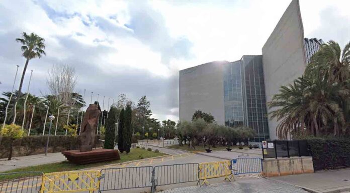 El Hotel Fairmont Rey Juan Carlos I acumula 160 millones de deuda El Hotel Fairmont Rey Juan Carlos I acumula 160 millones de deuda