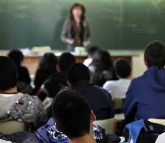 Los sindicatos de maestros y profesores desconvocan las huelgas Los sindicatos de maestros y profesores desconvocan las huelgas