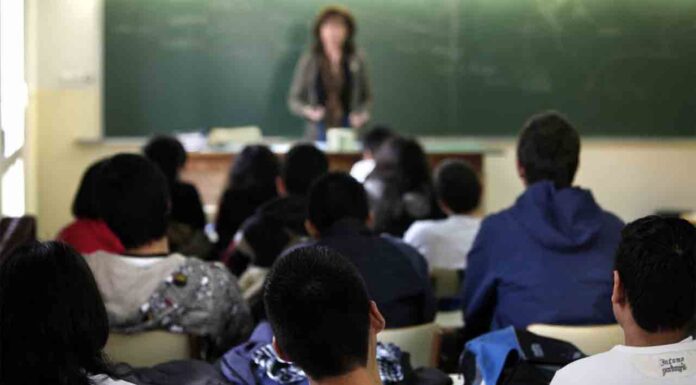 Los sindicatos de maestros y profesores desconvocan las huelgas Los sindicatos de maestros y profesores desconvocan las huelgas