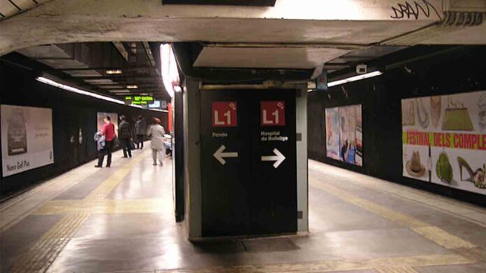 Cinco detenidos por una agresión homófoba en el metro a un joven que le rompieron la nariz