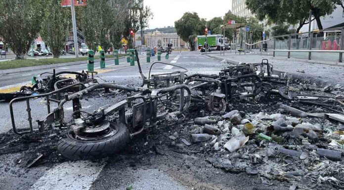 Muere un joven apuñalado esta madrugada en el entorno de la calle Lleida Muere un joven apuñalado esta madrugada