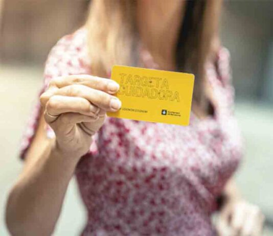 Precios especiales en las clínicas dentales para las personas cuidadoras Barcelona entrega las primeras 1.000 Tarjetas Cuidadoras