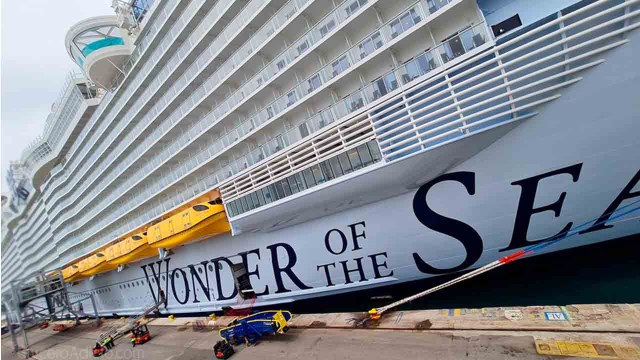 Tres detenidos por estafar en el casino del crucero Wonder of the Seas a su paso por Barcelona