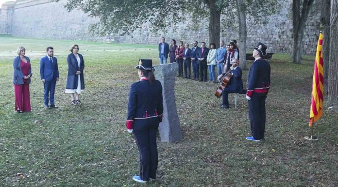 Ada Colau y Pere Aragonès participan en las ofrendas florales a Lluís Companys Ada Colau y Pere Aragonès participan en las ofrendas florales a Lluís Companys