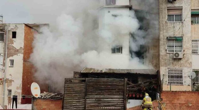 Cuatro desalojados por un incendio en Santa Coloma de Gramenet Cuatro desalojados por un incendio en Santa Coloma de Gramenet