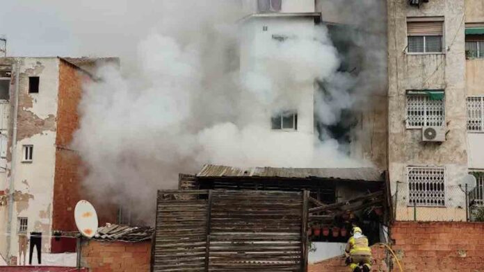 Cuatro desalojados por un incendio en Santa Coloma de Gramenet