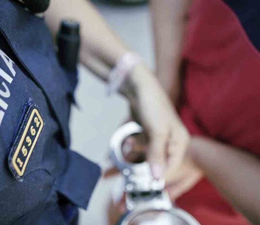 Detenido por un mosso fuera de servicio tras el robo de un reloj de 50.000 euros Cuatro detenidos en Ciutat Vella por el robo de relojes