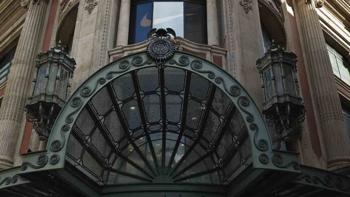 El Corte Inglés vende el histórico edificio del Portal del Ángel