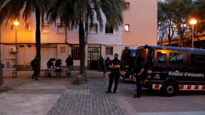 Los Mossos siguen en el barrio de Sant Roc de Badalona para prevenir venganzas