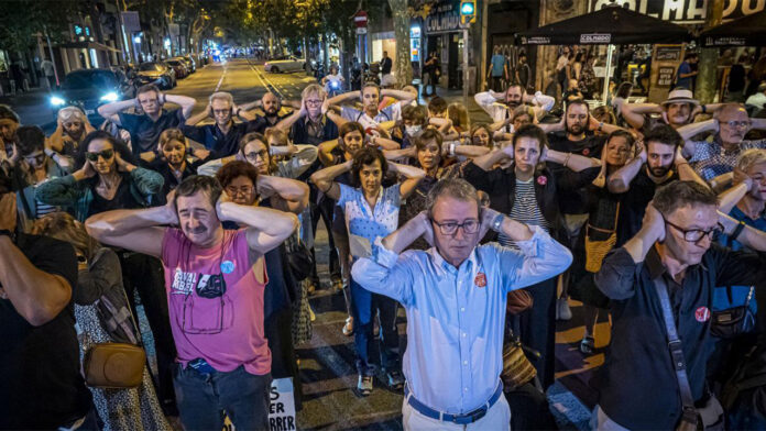 Los vecinos de Enric Granados protestan contra el ruido de las terrazas