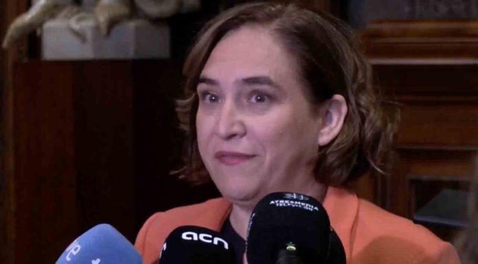 ¿Quién está detrás de la entidad fantasma que demanda a Colau? ¿Quién está detrás de la entidad fantasma que demanda a Colau?