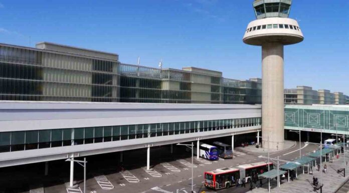 El Aeropuerto de El Prat restringe todos los vuelos debido a un cohete chino El Aeropuerto de El Prat restringe todos los vuelos debido a un cohete chino