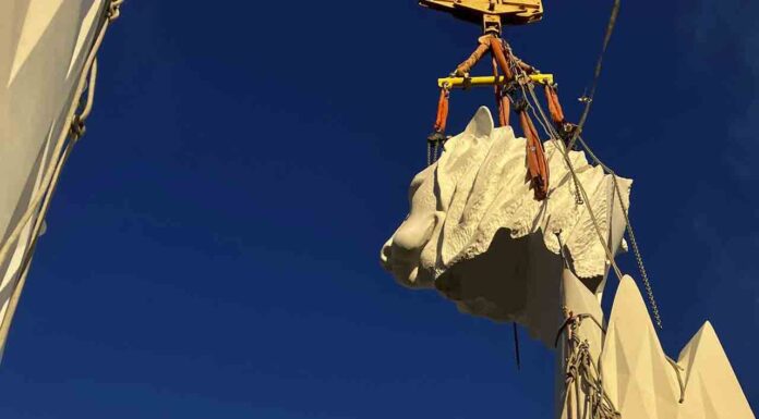 Colocada la figura del león en la torre de Marcos de la Sagrada Familia Colocada la figura del león en la torre de Marcos de la Sagrada Familia