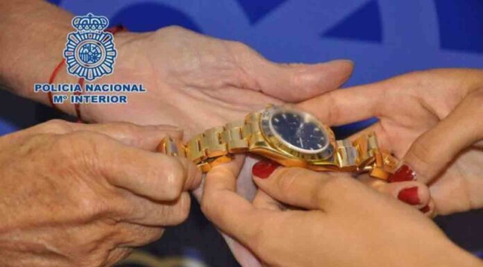 Desarticulan una banda napolitana dedicada al robo de relojes de lujo Desarticulan una banda napolitana dedicada al robo de relojes de lujo