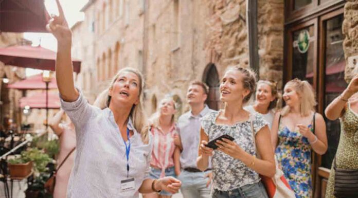 La limitación a los grupos turísticos en Ciutat Vella entrará en vigor en marzo La limitación a los grupos turísticos en Ciutat Vella entrará en vigor en marzo