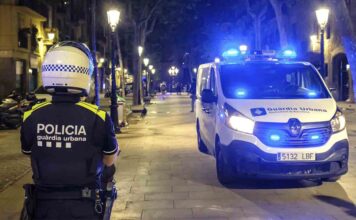 Dos detenidos en Barcelona tras localizar armas de fuego en su vehículo Detenidos al mostrar documentación falsa en un control en la Gran Vía