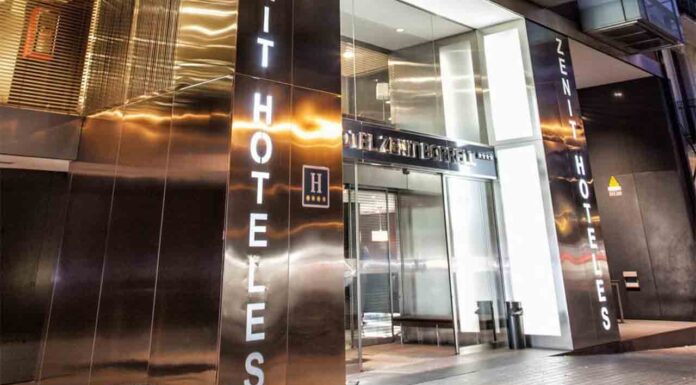 Muere un hombre en un incendio en un hotel de la calle Comte Borrell Muere un hombre en un incendio en un hotel de la calle Comte Borrell