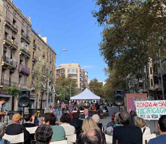 La retirada de la losa de la ronda de Sant Antoni ya es una realidad La retirada de la losa de la ronda de Sant Antoni ya es una realidad