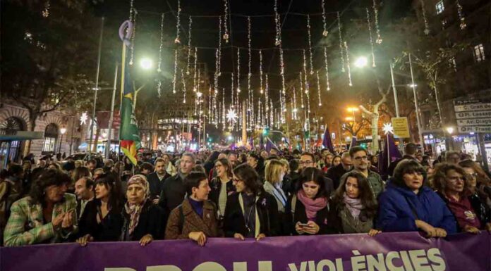 Recorrido de la manifestación el 25N en Barcelona Miles de personas se movilizan en Barcelona en la manifestación del 25N