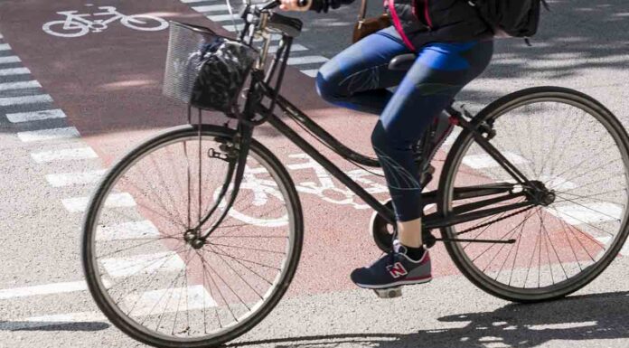 Herida grave una ciclista en el Guinardó, en un accidente con un taxi Nuevo carril bici en Diagonal, entre Empresariales y Plaza Cervantes