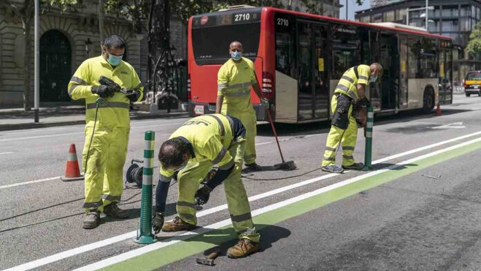 Restricciones al tránsito en 12 calles del Raval por trabajos de pintura