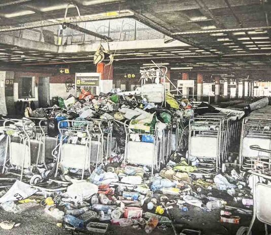 Aena limpia el parking abandonado de la Terminal 2 del Aeropuerto Aena limpia el parking abandonado de la Terminal 2 del Aeropuerto