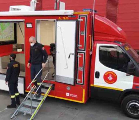Incendio en una vivienda de Ciutat Vella Los Bomberos inician su campaña de invierno para prevenir incendios en viviendas