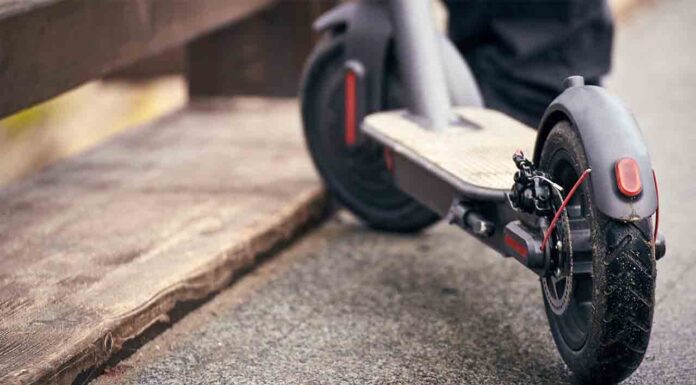 Detenidos tras asaltar a un joven para robarle el patinete eléctrico Los patinetes eléctricos estarán prohibidos en el transporte público