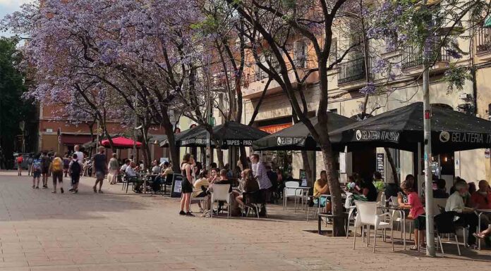 Las terrazas de Gràcia serán más pequeñas para equipararse a las del resto de la ciudad Las terrazas de Gràcia serán más pequeñas para equipararse a las del resto de la ciudad