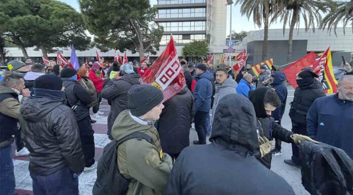Primer día de huelga de mayoristas de frutas y verduras Primer día de huelga de mayoristas de frutas y verduras